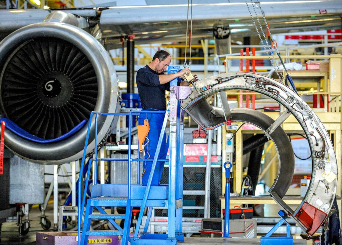 Saat AI Jadi Mekanik Utama: Transformasi Tak Terhindarkan dalam MRO Penerbangan