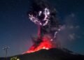Petir Menyambar di Langit: Letusan Gunung Lewotobi dan Misteri Kilatan Petir