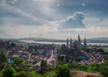 Kota Samarinda dan Sungai Mahakam (Sumber: Istimewa)